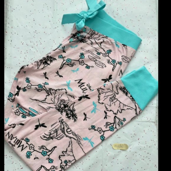 Disney Mulan Pajama wit Short Sleeve Top and Pajama Pant - Picture 6 of 8